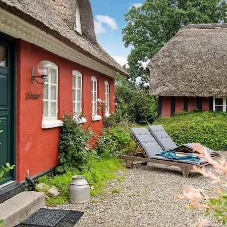Pet Friendly In With Kitchen Holiday home