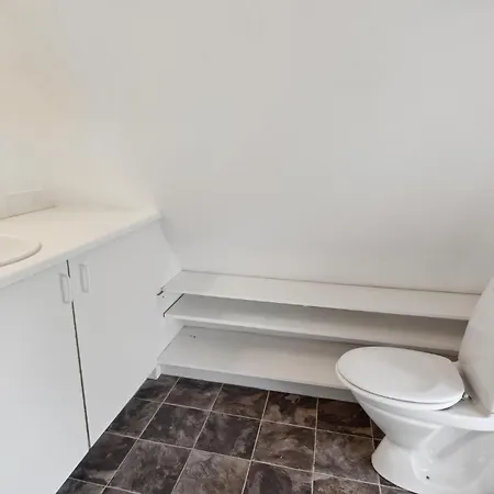 Pet Friendly In With Kitchen Holiday home