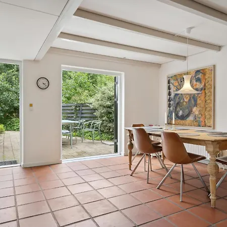 Pet Friendly In With Kitchen Holiday home