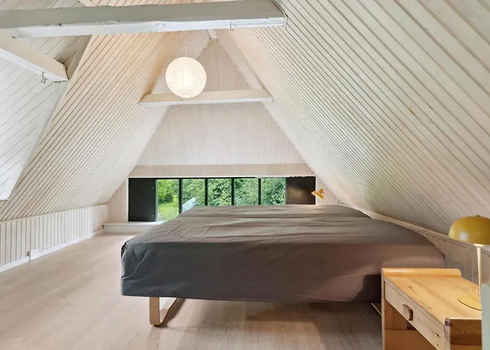 Pet Friendly In With Kitchen Holiday home