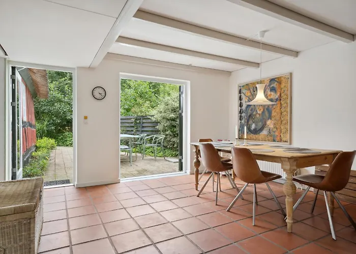 Pet Friendly In With Kitchen Holiday home