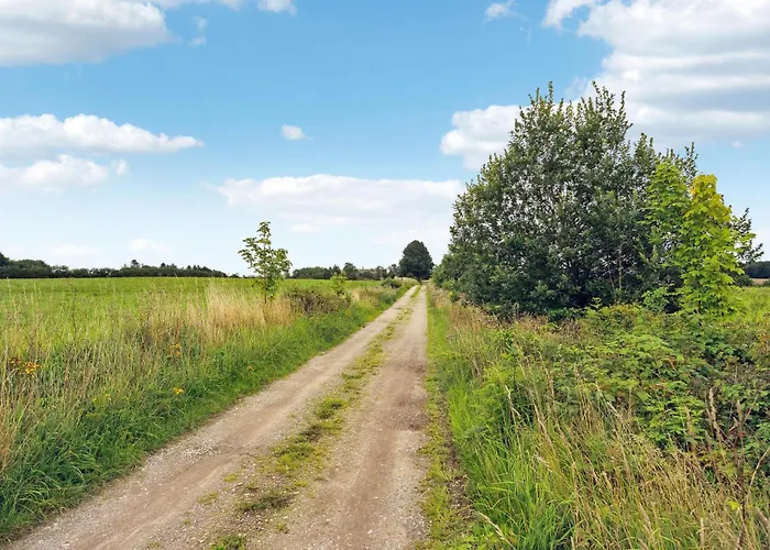 Pet Friendly In With Kitchen Holiday home *