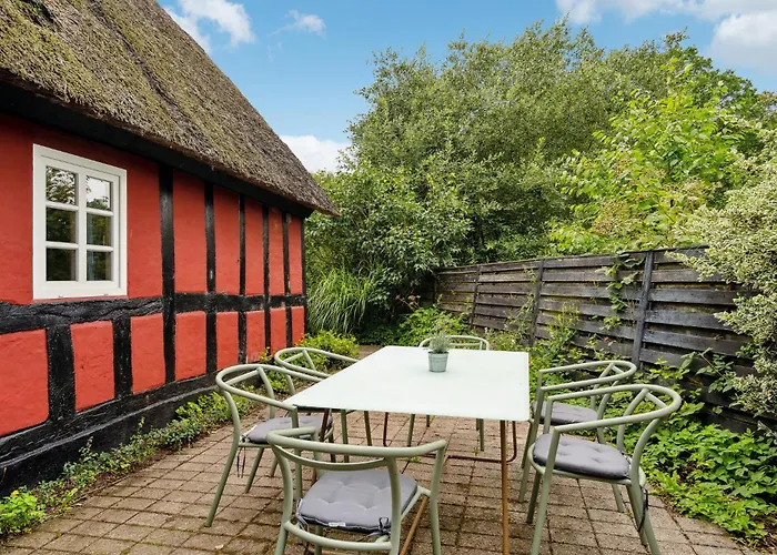 Pet Friendly In With Kitchen Holiday home